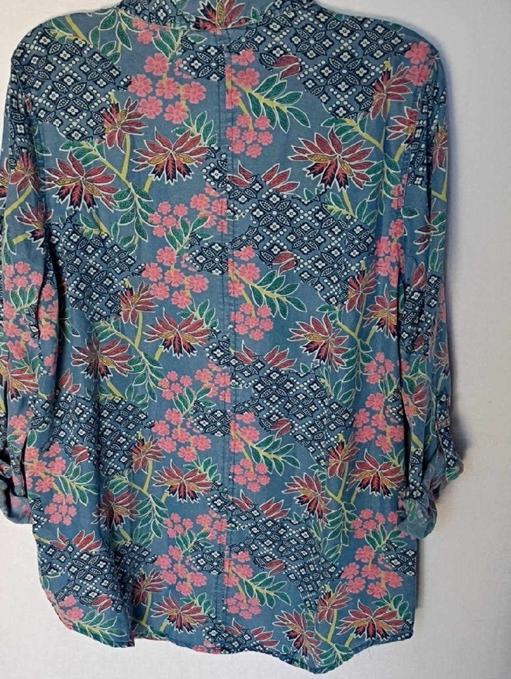 intro. Love The Fit Women's Shirt Button-Front with Pink Blooms Size XL - Picture 3 of 10